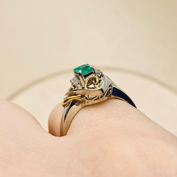 EUC Estate Platinum Natural Emerald & Diamond Ring w/ 18k Yellow Gold Accents - Picture 9 of 15